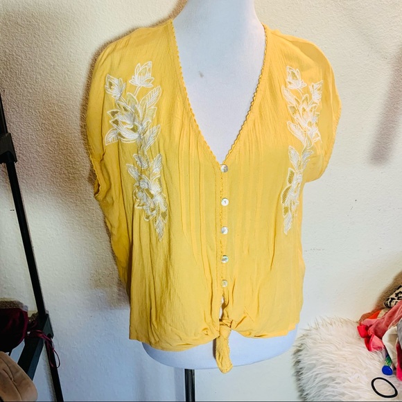 Rip Curl Tops - Rip Curl 💙 Embroidered top